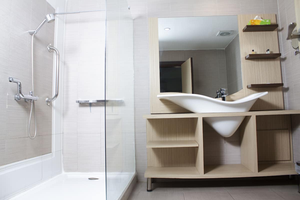 Junior Suite, 1 King Bed, Non Smoking, City View | Bathroom shower