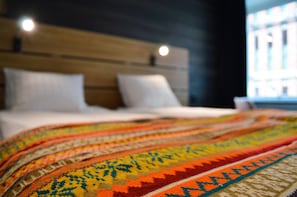 Literie de qualité supérieure, bureau, rideaux occultants