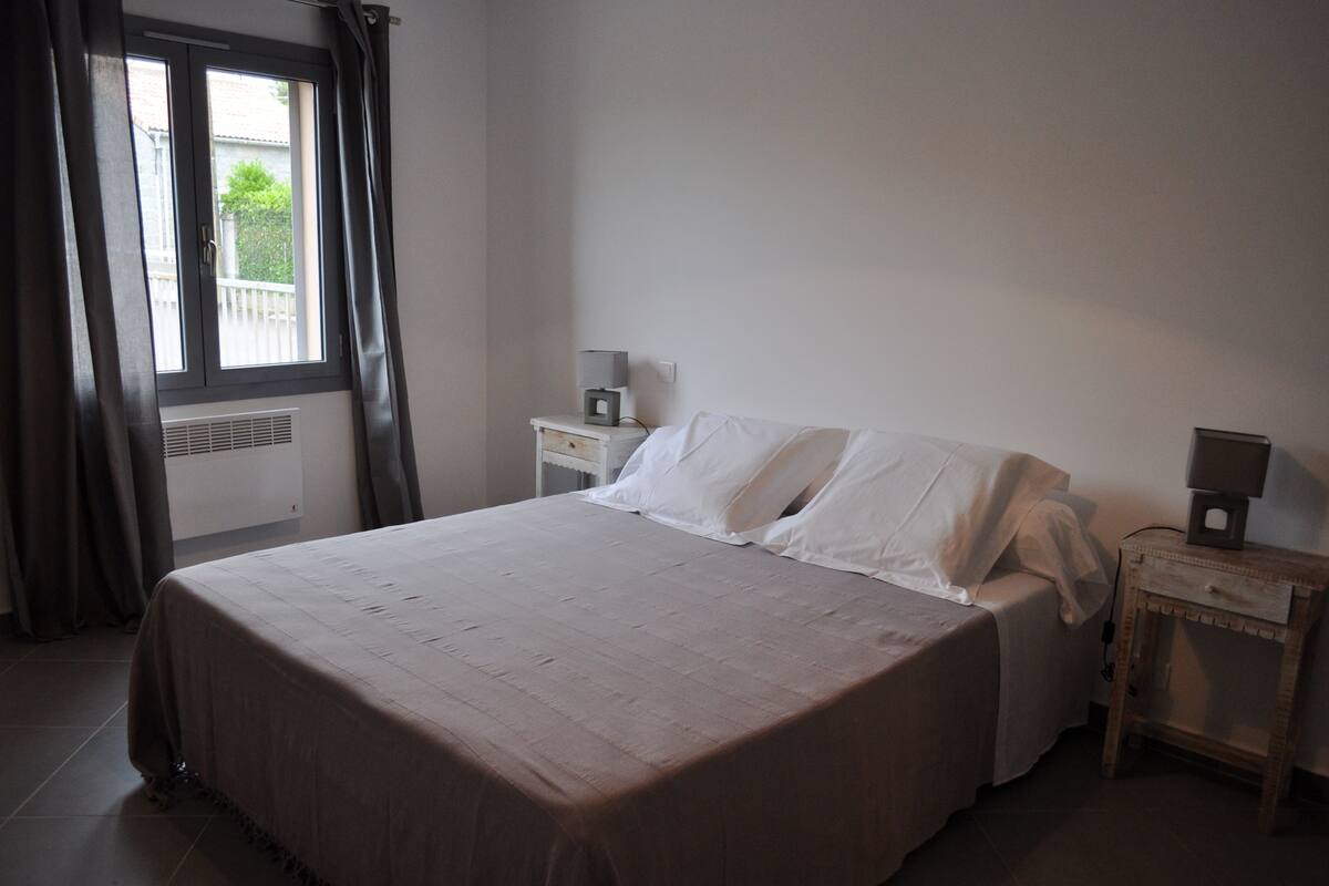 Free cots/infant beds, rollaway beds, free WiFi