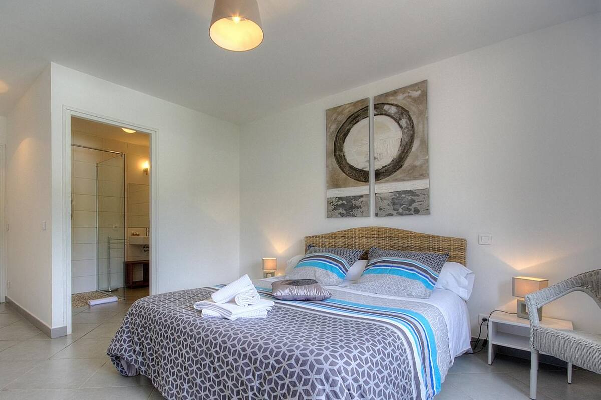 Free cots/infant beds, rollaway beds, free WiFi
