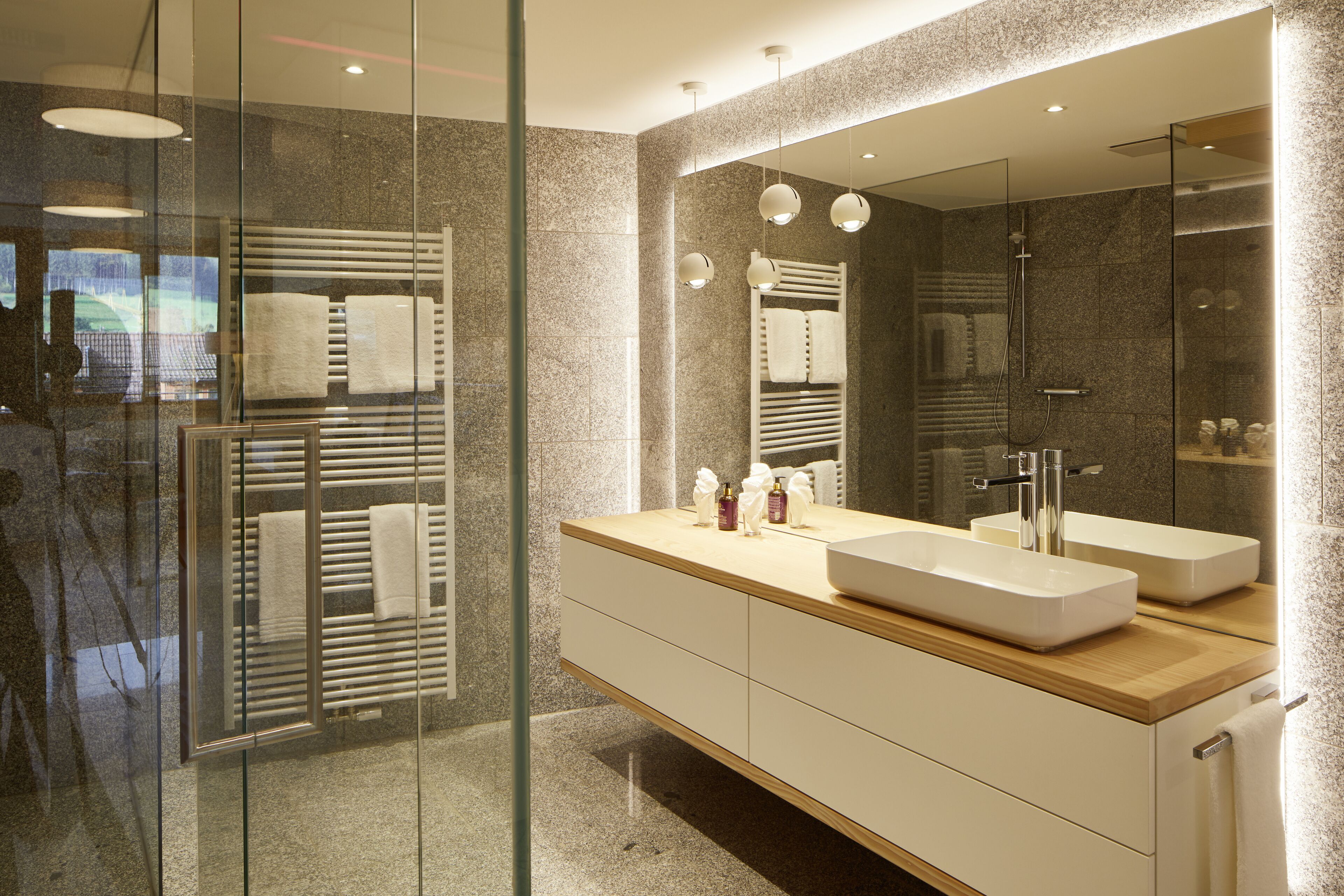 apartment, 1 king bed, non smoking | bathroom | shower, free toiletries, towels