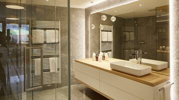 Apartment, 1 King Bed, Non Smoking | Bathroom