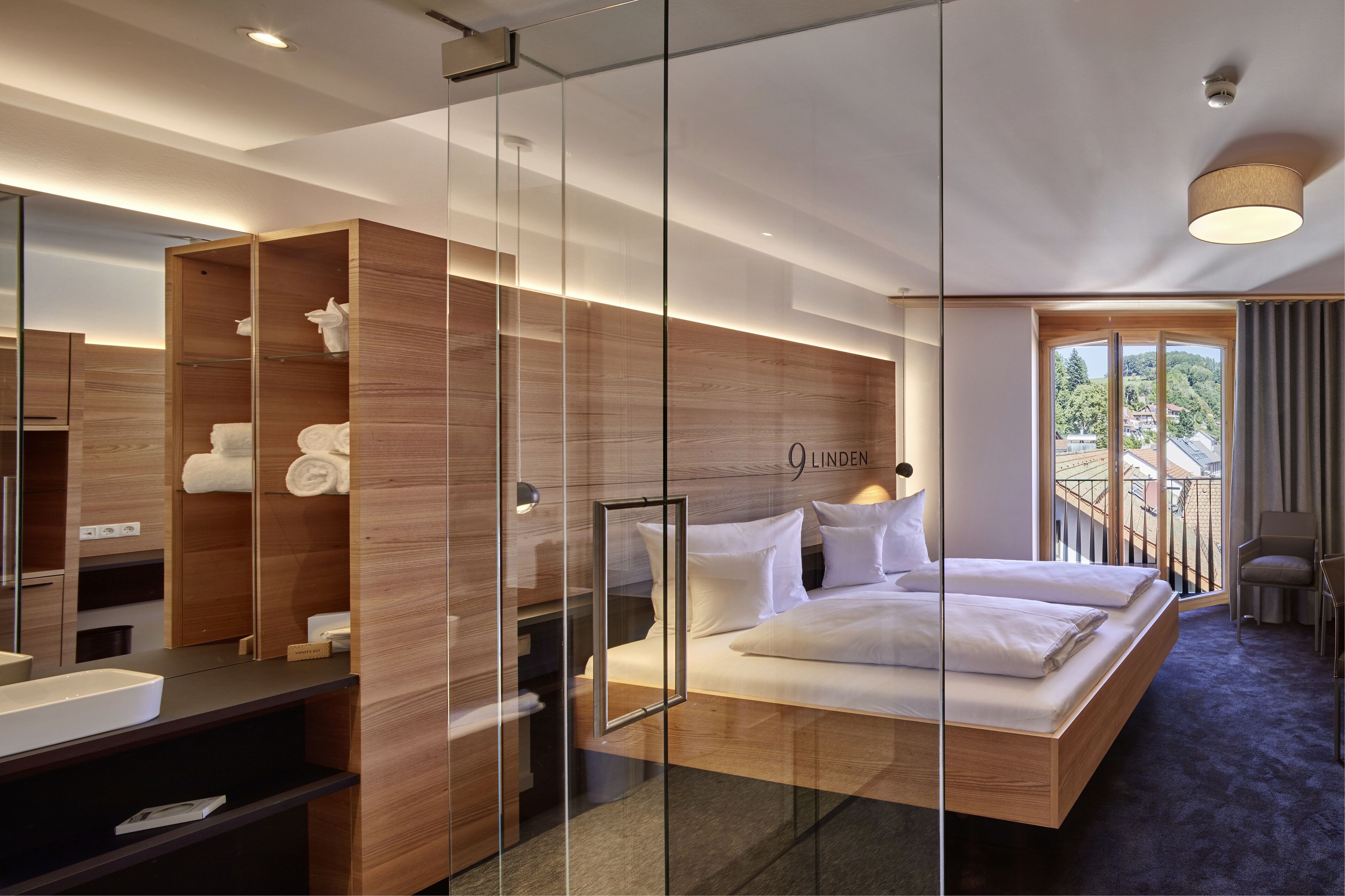 コンフォート ダブルルーム キングベッド 1 台 禁煙 | リビング エリア | 薄型テレビ