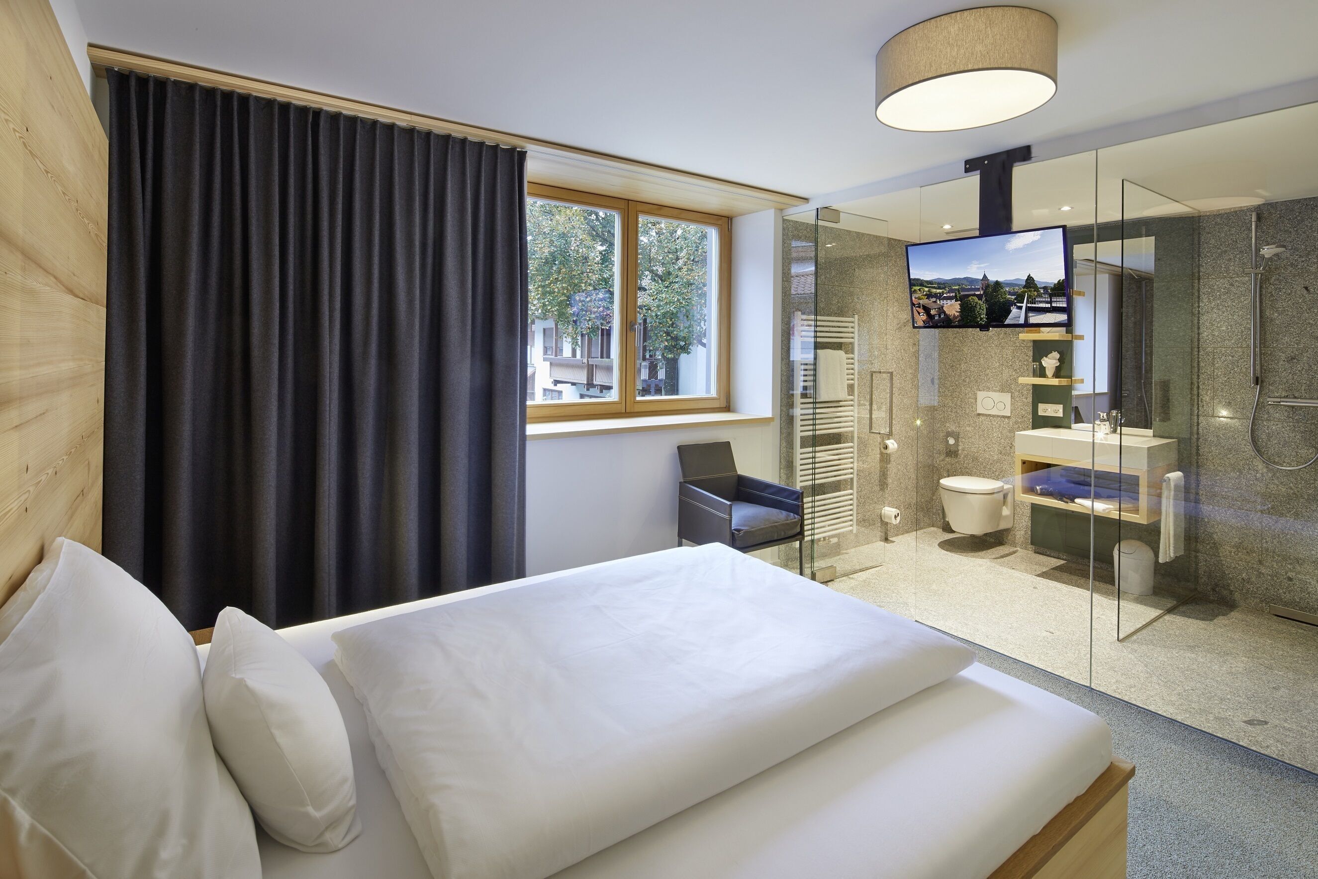 In-room safe, desk, soundproofing, cribs/infant beds