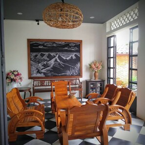 Coin salon dans le hall