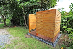 Property grounds - Cozy Kaaawa Studio with Mountain Views - 30 Day Min (Kaaawa)