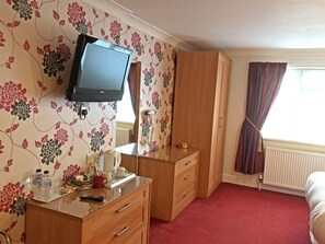 Chambre Double Luxe, salle de bains attenante, vue jardin (Bath and Shower)