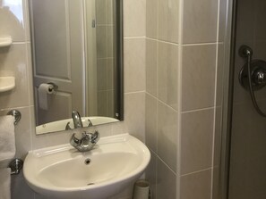 Double Room, Ensuite, Garden View | Bathroom - Merton House (Worthing)