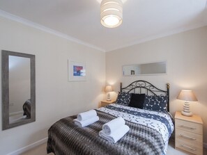 Traditional Apartment, Private Bathroom | 2 bedrooms, iron/ironing board, travel crib, bed sheets - Writers View (Edinburgh)