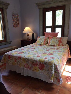 2 chambres, coffres-forts dans les chambres, bureau