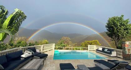 La Bella Villa (2HAB / 2BA) Excelentes vistas, piscina espectacular, villa mágica.