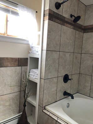 Combined shower/bathtub, hair dryer, towels, soap