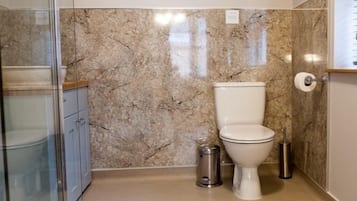 Twin Room, Ensuite | Bathroom