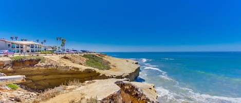 Una spiaggia nelle vicinanze