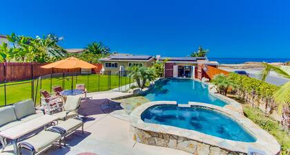 SPACIOUS OCEANFRONT HOME W/ PRIVATE HEATED POOL & HOT TUB-Ping Pong, Big Yard