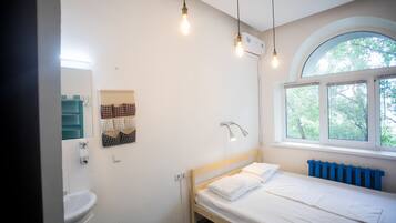 ห้องคลาสสิกดับเบิล, ห้องน้ำส่วนตัว | เครื่องนอนระดับพรีเมียม, เตารีด/โต๊ะรีดผ้า, Wi-Fi ฟรี