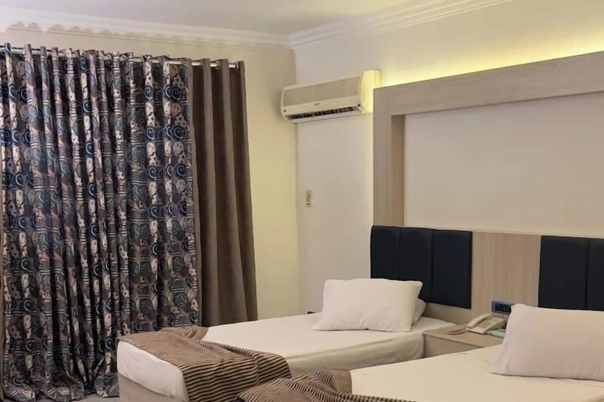 Standaard kamer, 1 twee- of 2 eenpersoonsbedden | 1 slaapkamer, een minibar, een kluis op de kamer, geluiddichte muren