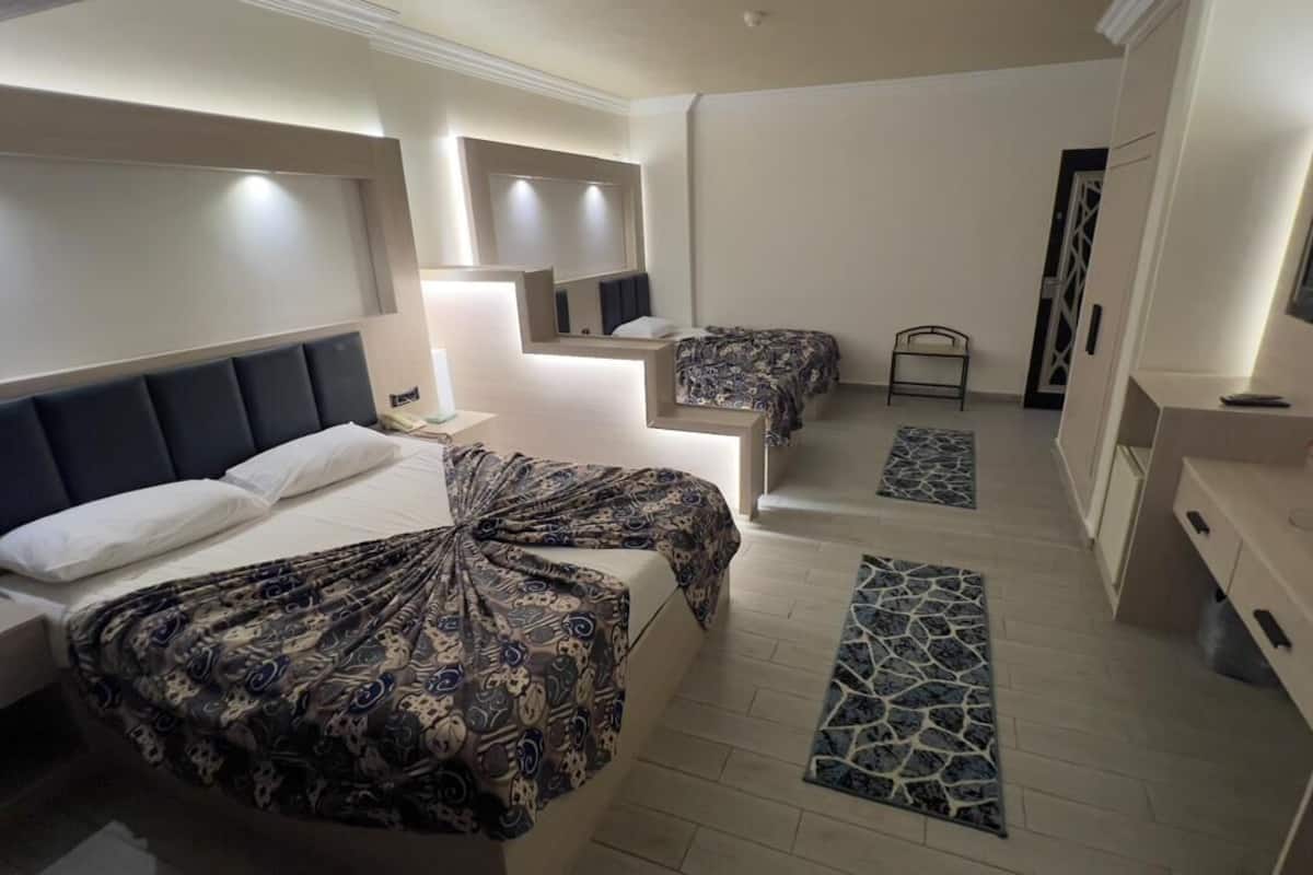 Familiekamer | 1 slaapkamer, een minibar, een kluis op de kamer, geluiddichte muren