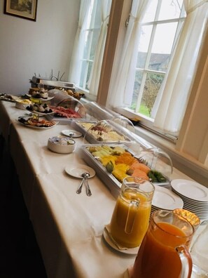 Free daily continental breakfast  - Gutshof im Oertzetal (Südheide)