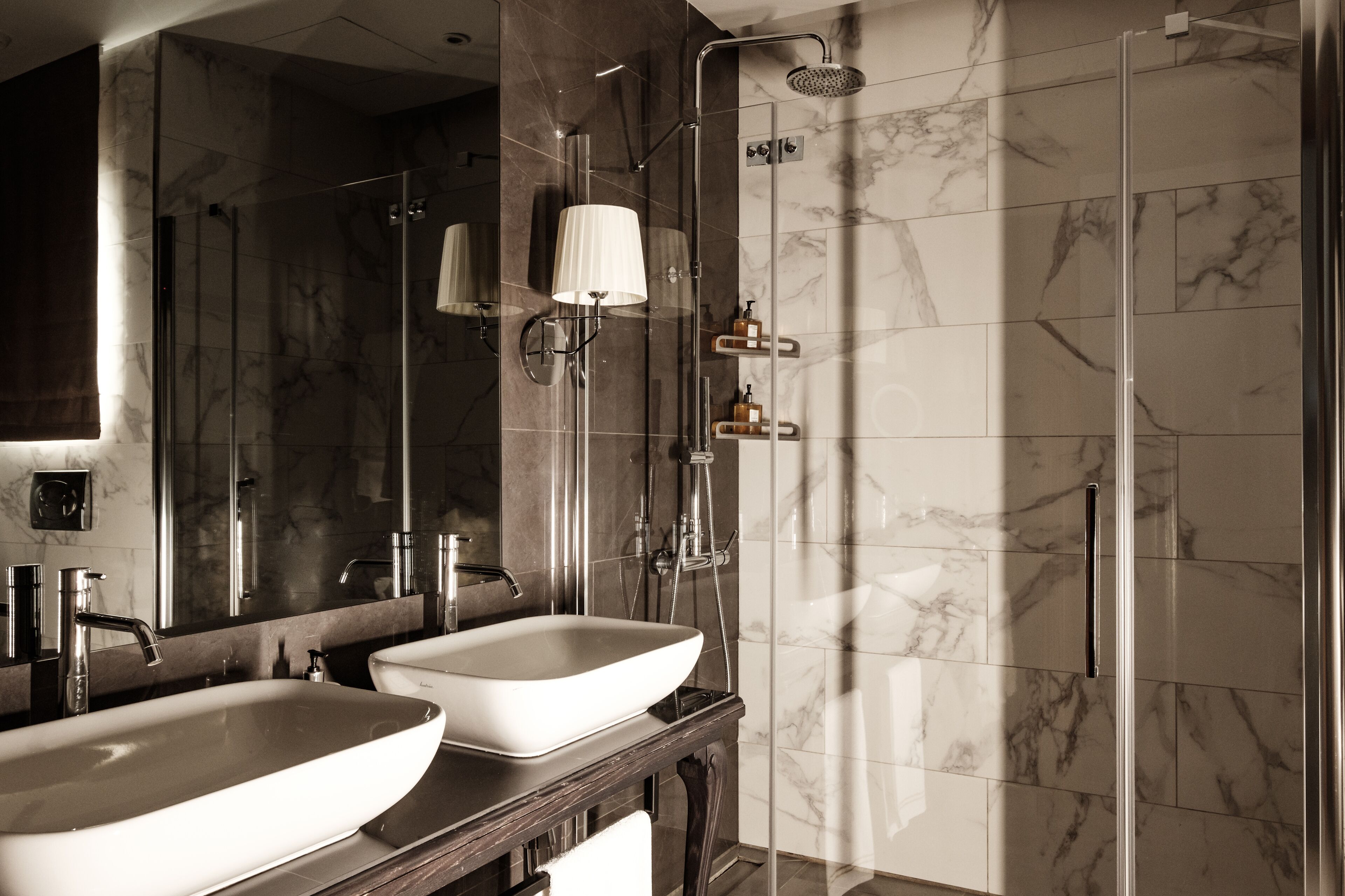 deluxe suite | bathroom | shower, free toiletries, hair dryer, bathrobes
