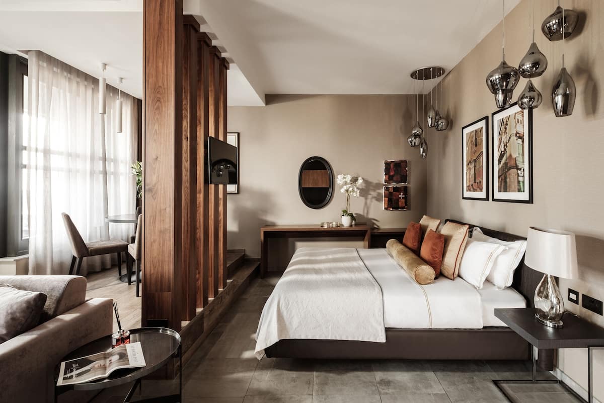 Panoramic-Penthouse, Hafenblick | Italienische Bettbezüge von Frette, hochwertige Bettwaren, Schreibtisch