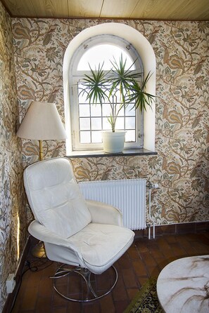 Standaard suite | Woonkamer | Flatscreentelevisie