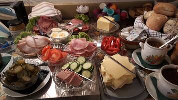 Desayuno bufé gratuito y diario