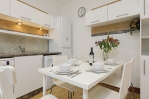 Superior Apartment, 2 Bedrooms | In-room dining - Snel Superior Apartments (London)