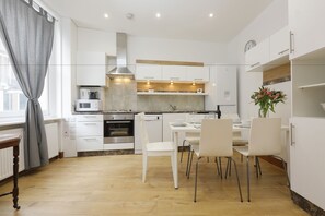 Superior Apartment, 2 Bedrooms | In-room dining