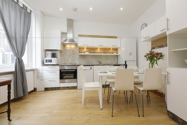 Departamento superior, 2 habitaciones | Servicio a la habitación