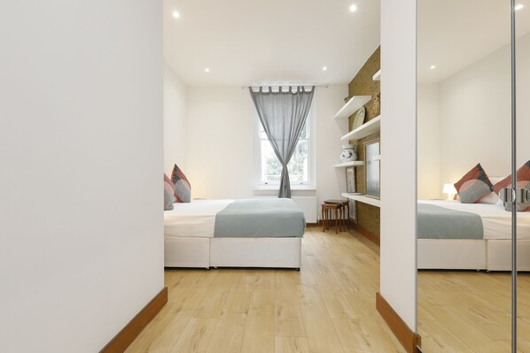 Superior-Apartment, 2 Schlafzimmer | 2 Schlafzimmer, Bügeleisen/Bügelbrett, Babybetten, kostenloses WLAN