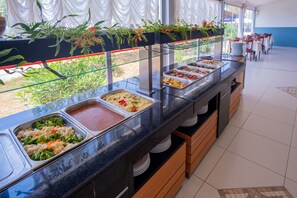 Petit déjeuner et déjeuner servis sur place, spécialités Cuisine turque