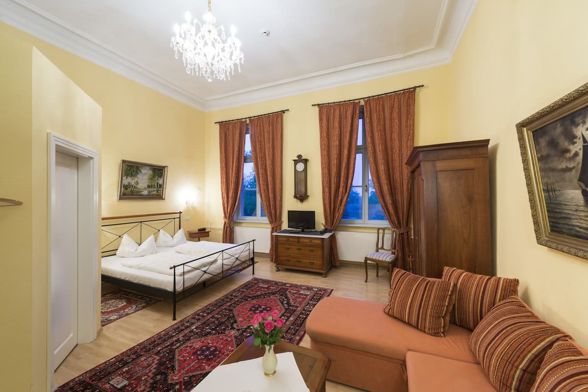 Double Room | Minibar, desk, iron/ironing board, free cribs/infant beds