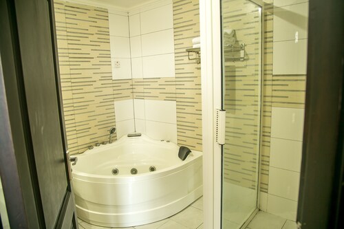 Kebby's Hotel