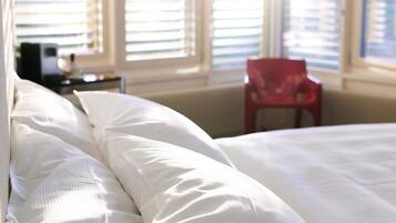 Twin Room | In-room safe, desk, free WiFi, bed sheets