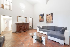 Apartment, 2 Bedrooms | Living room