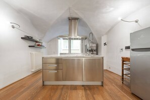 公寓, 2 间卧室 | 私人厨房 | 大冰箱、微波炉、烤箱、炉灶