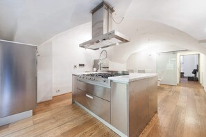 公寓, 2 间卧室 | 私人厨房 | 大冰箱、微波炉、烤箱、炉灶