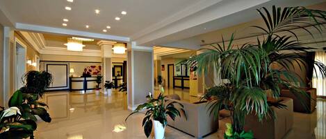 Lobby-Lounge