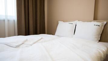 Double Room, 1 Double Bed | 2 bedrooms, minibar, desk, iron/ironing board