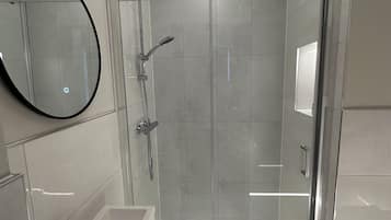 Double Room | Bathroom | Free toiletries, hair dryer, towels, soap