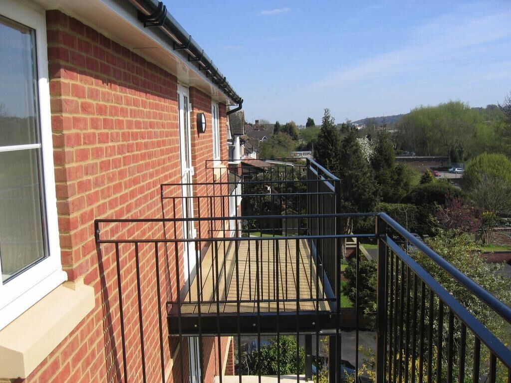 Laptop workspace, iron/ironing board, free WiFi, bed sheets