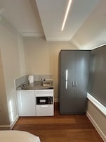 Espace de travail pour ordinateurs portables, fer et planche Ă repasser