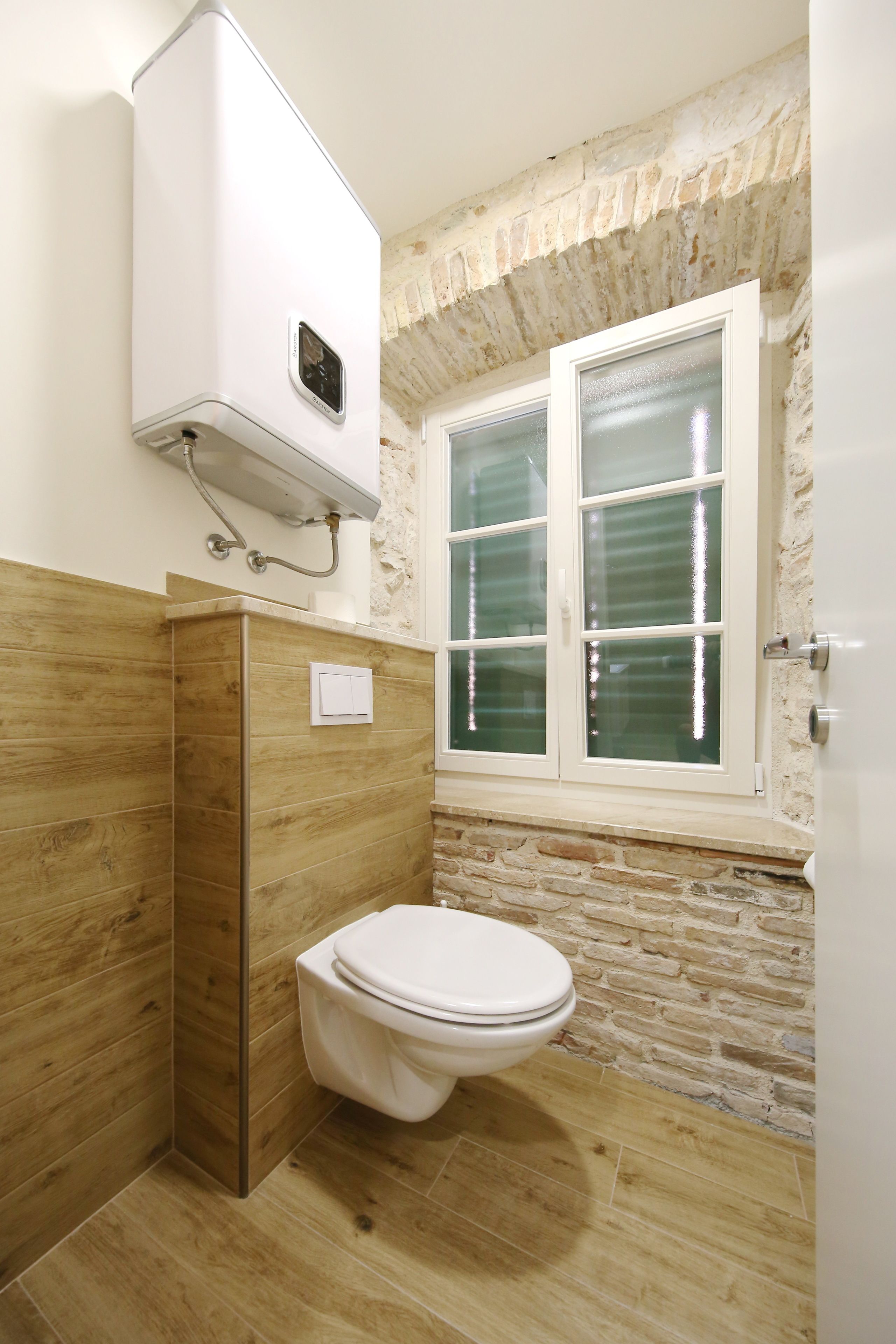 standard double or twin room | bathroom | shower, free toiletries, towels