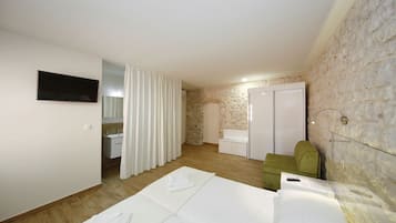 Double Room (3 people)
