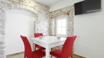 Studio | In-room dining