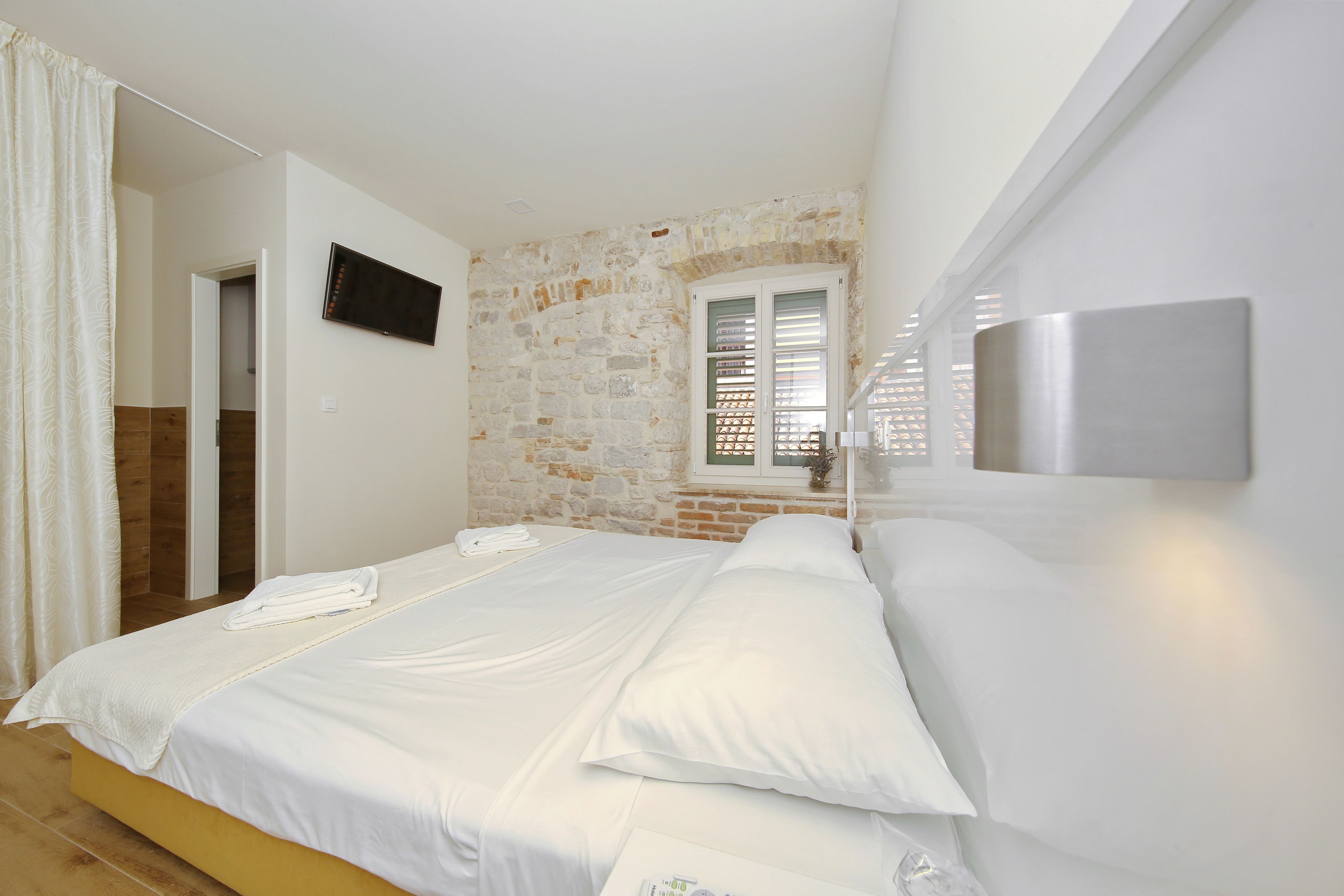 standard double or twin room | in-room safe, blackout curtains, soundproofing, free wifi