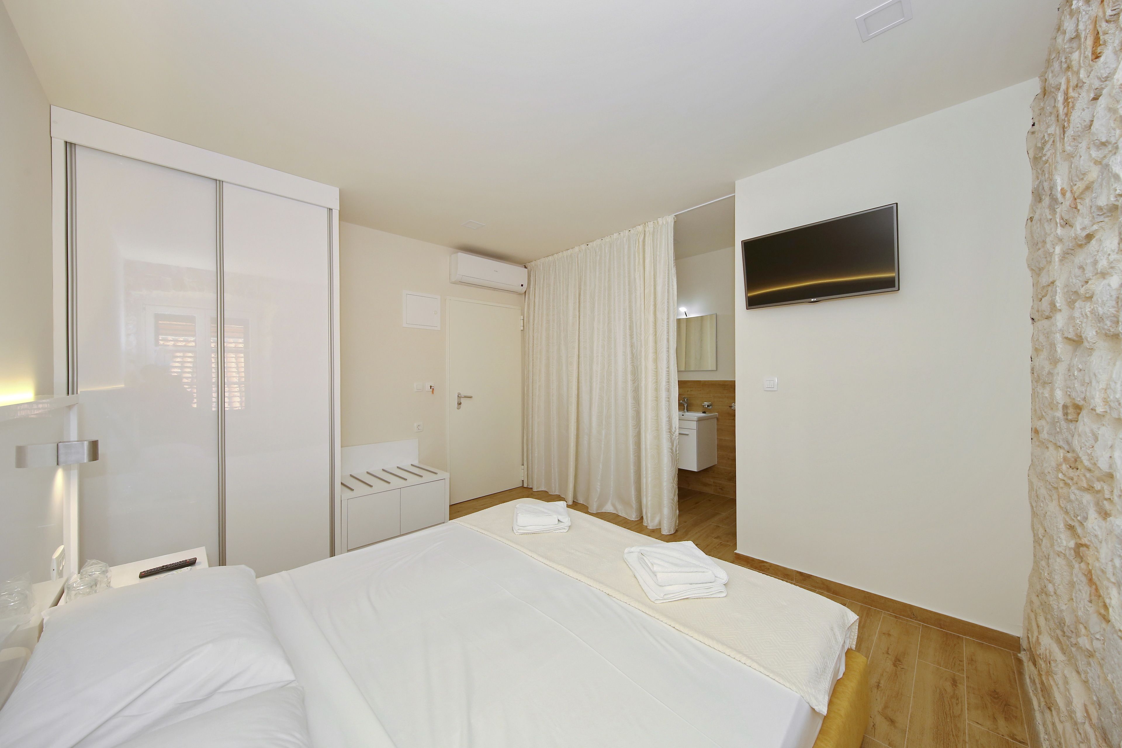 standard double or twin room | in-room safe, blackout curtains, soundproofing, free wifi