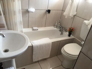 Double Room | Bathroom | Towels