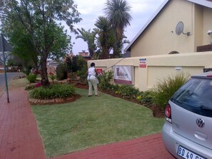Property entrance - Dithakong Bed & Breakfast (Soweto)